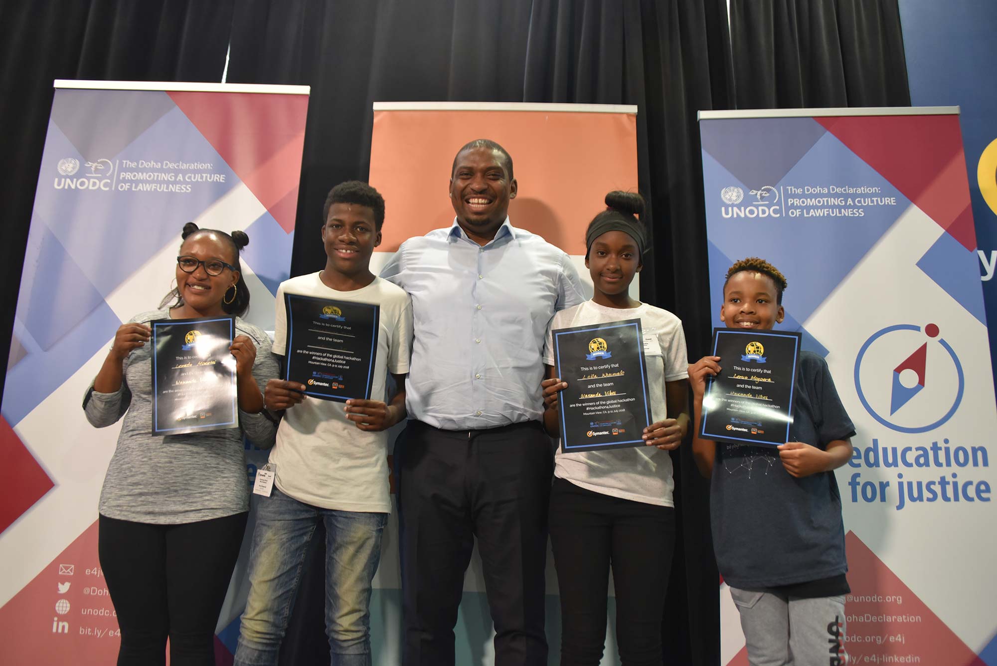 Hackathon4Justice participants holding certificates